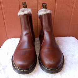 Dr. Martens 2976 Faux Fur Lined Ambassador Boot size 11

Fuzzy 