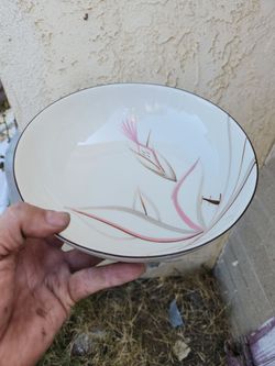 Porcelain serving bowl