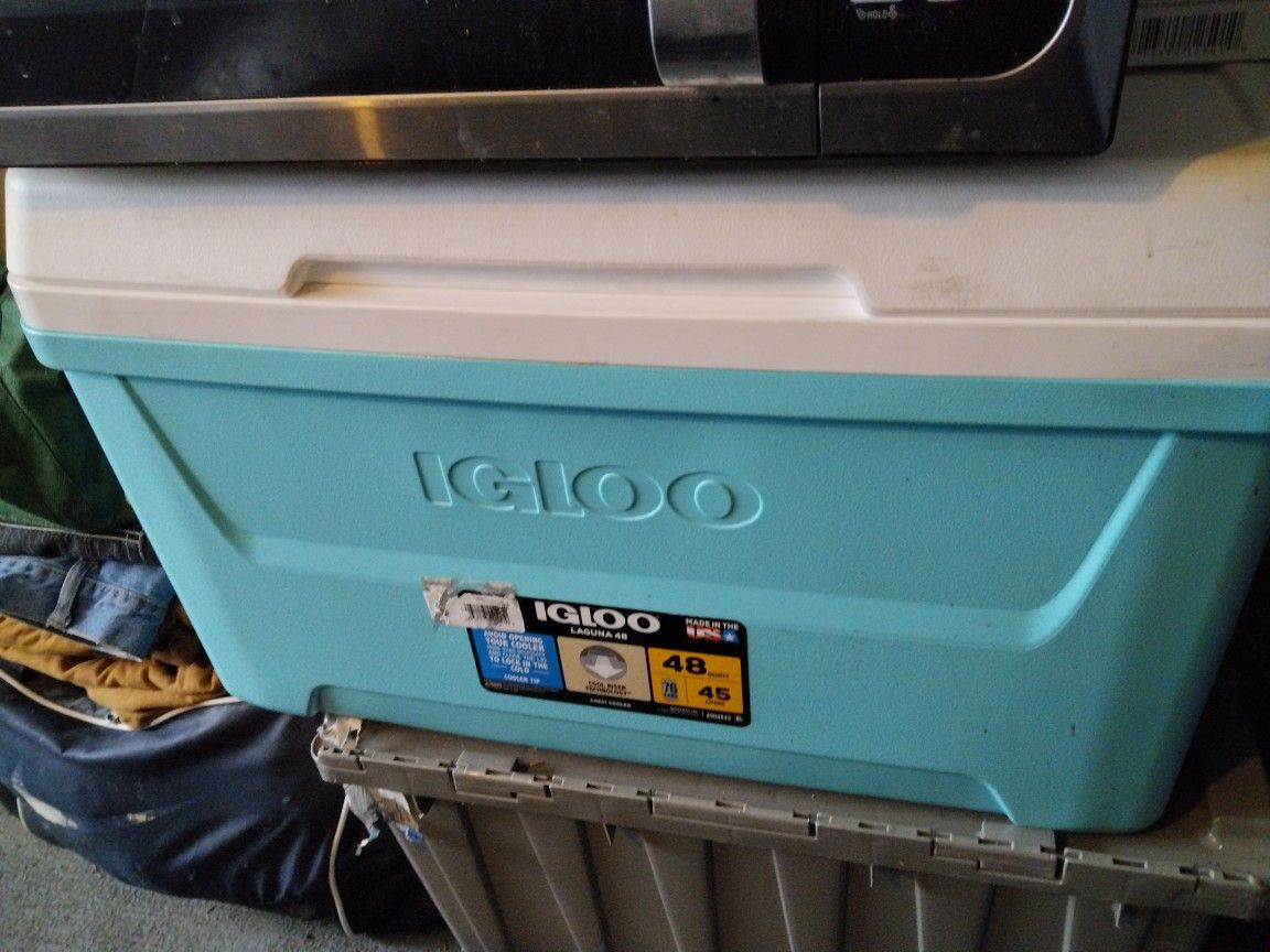 IGLOO COOLER (Large/New)