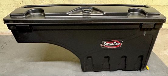 New UnderCover SC302P Locking Swing Case