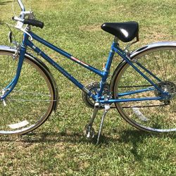 Vintage  Fuji  Ladies Bike Excellent Condition  26 inch 