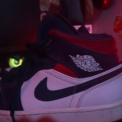 Air Jordan Red White And Blue  Size 8