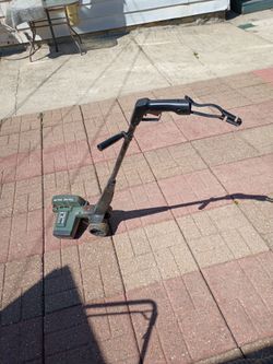 Lawn edger works