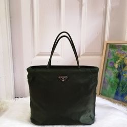 💯Authentic Prada Nylon Tote bag in Green