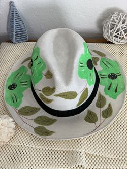 Painted hat + bikini