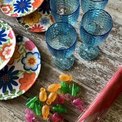 Outdoor Dining Tableware & Cake Plate (14) Pieces