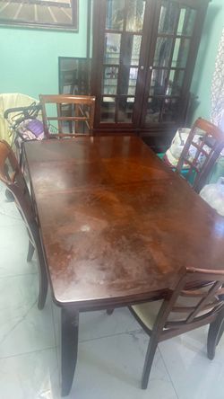 Dinning room table