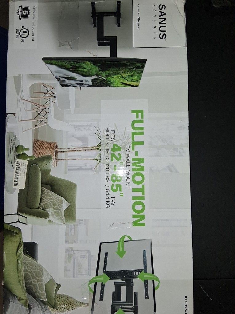 FULL-MOTION TV WALL MOUNT