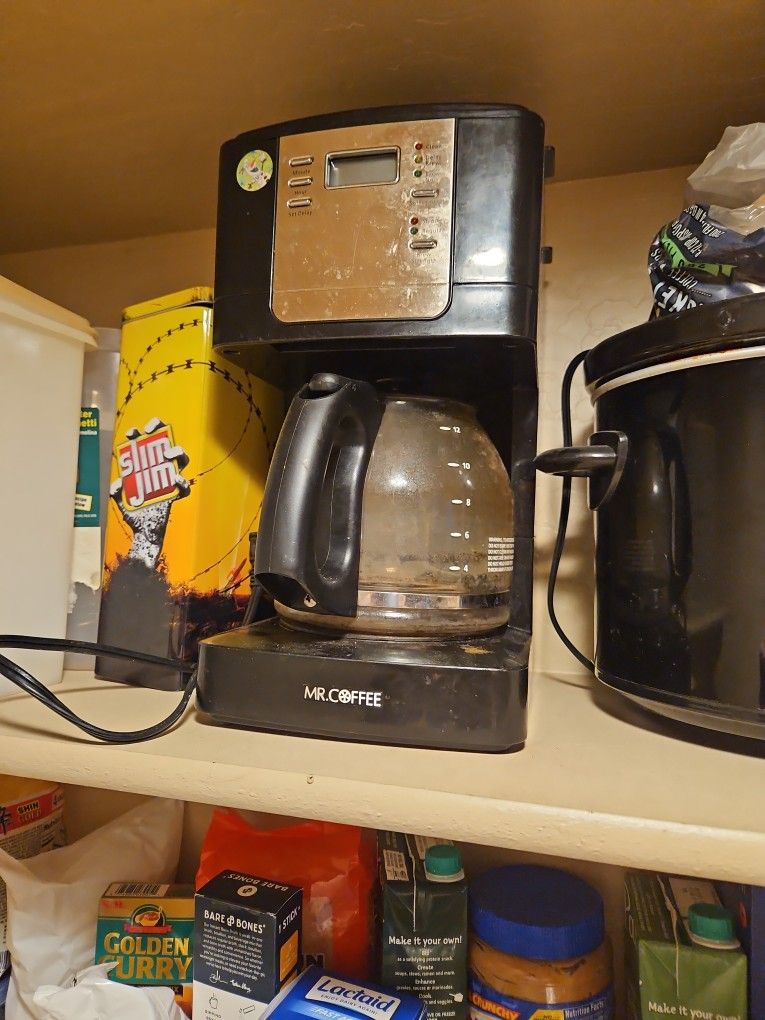 Mr coffee coffee maker great shape 15 bucks come get it