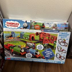 THOMAS & FRIENDS TRAIN SET