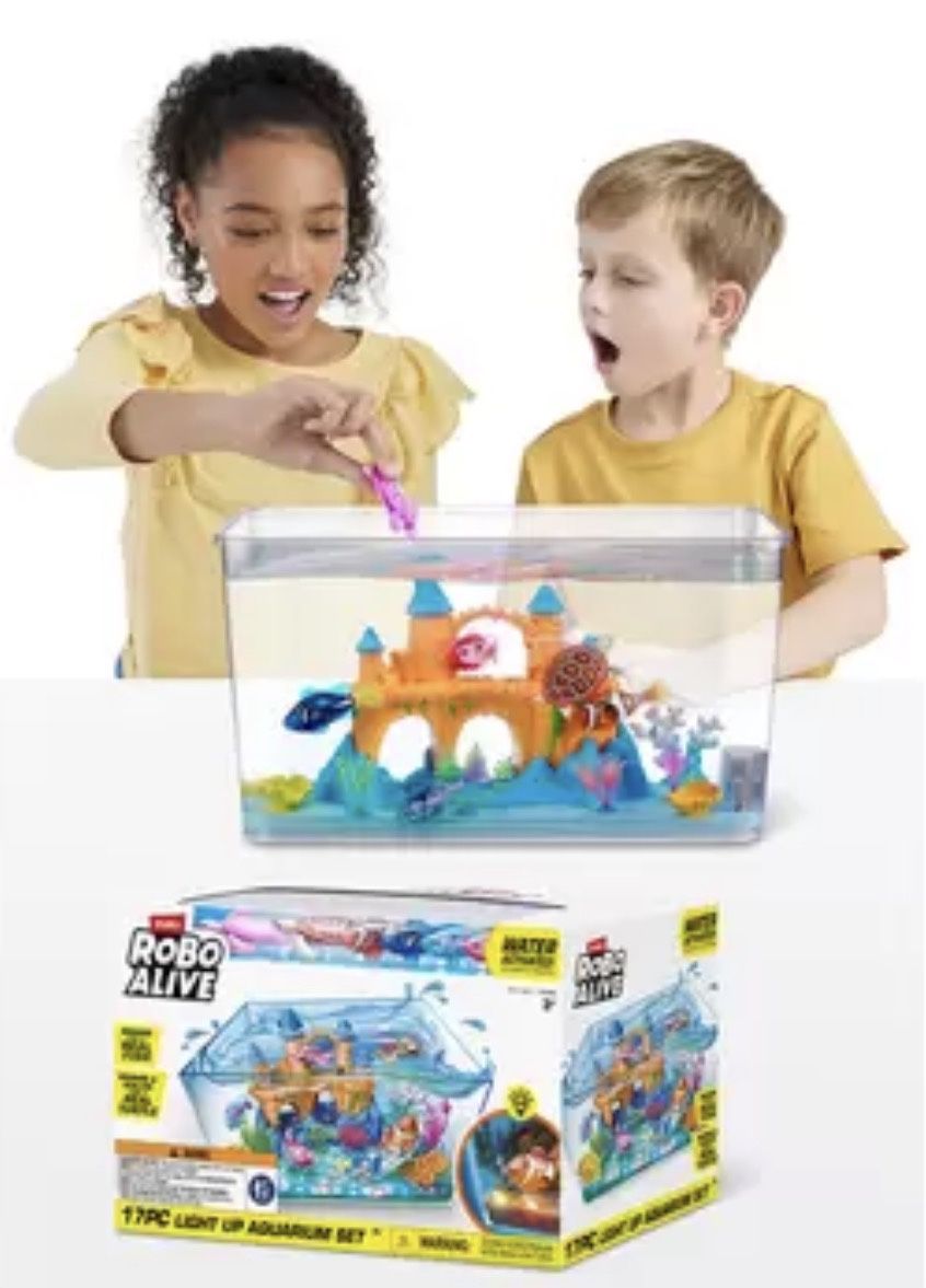 ZURU Robo Alive 17-Piece Light-Up Aquarium Set — $25