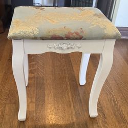 Very Cute Small White Wood Vanity Bench - 16x12x18 ½” 