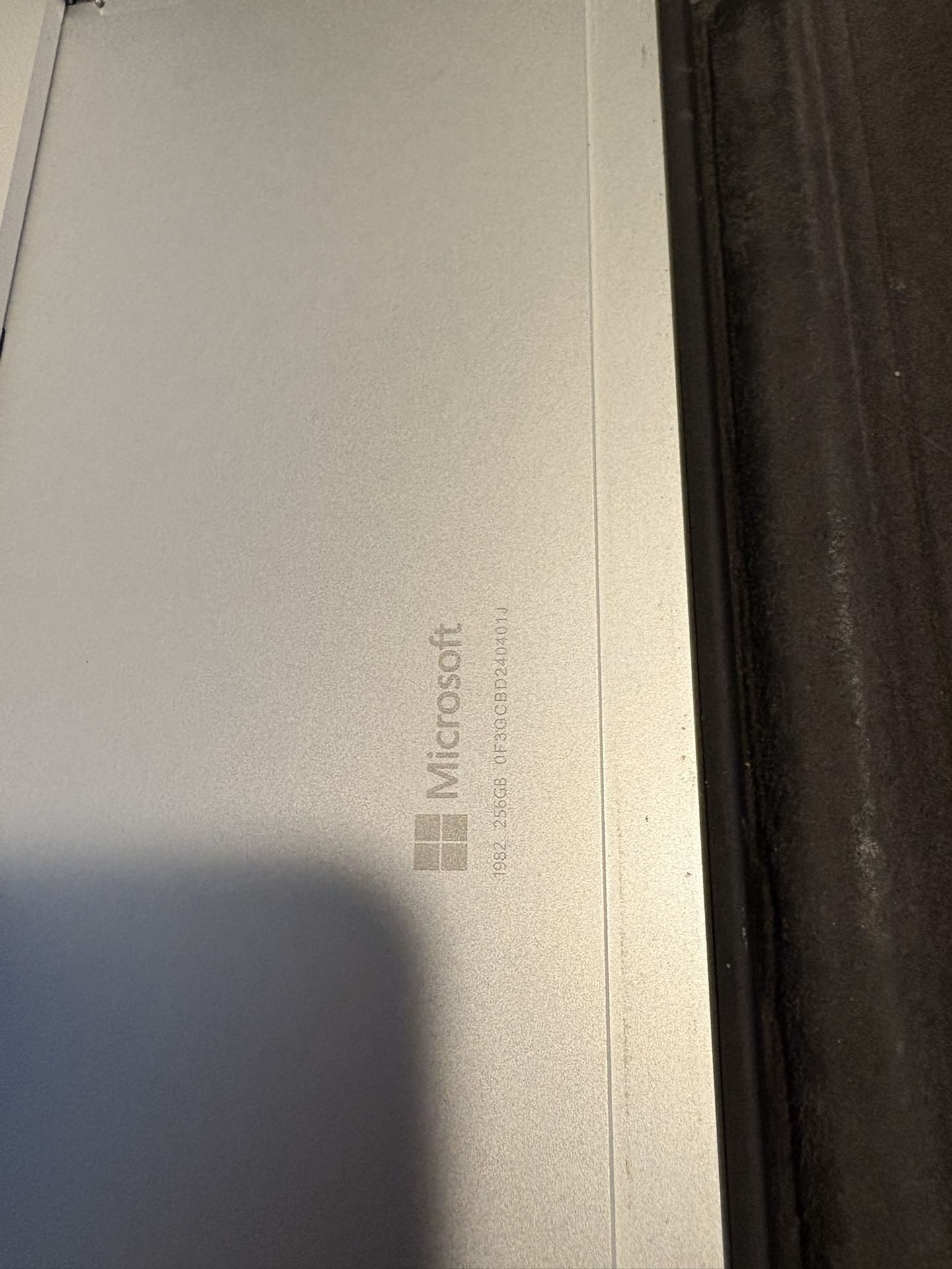 Microsoft Surface Pro 8 (Mod. 1982,16GB RAM,256GB Also Inc.- magnetic detachable keyboard with magnetic styluspen built-in DT-KB+ Hard Case 4 2in1 Set