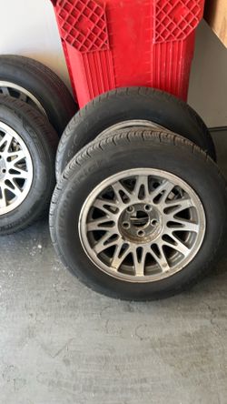 Rims tires off 2001 Lincoln town car