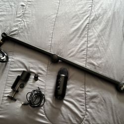 BLUE YETI STANDARD WITH BOOM ARM
