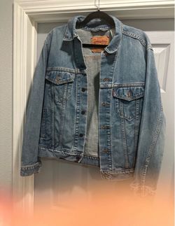 Levis  Men’s Denim Jean Jacket size M barely used