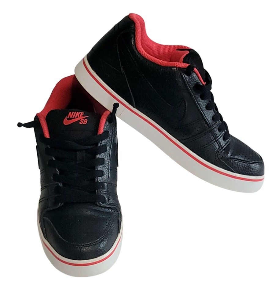 Nike SB Black & Red Athletic Sneaker Mens 6.5 Womens Size 8 Low Shoes 400680-013