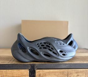 Yeezy Foam RNR Onyx|Size 13