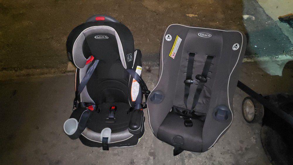 2 Great Condition  Graco  Baby Car Seats