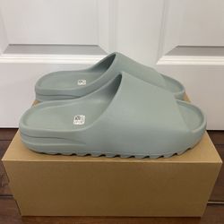 DS Adidas Yeezy Slide “Salt”