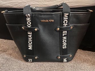 Final sales! Micheal Kors small tote