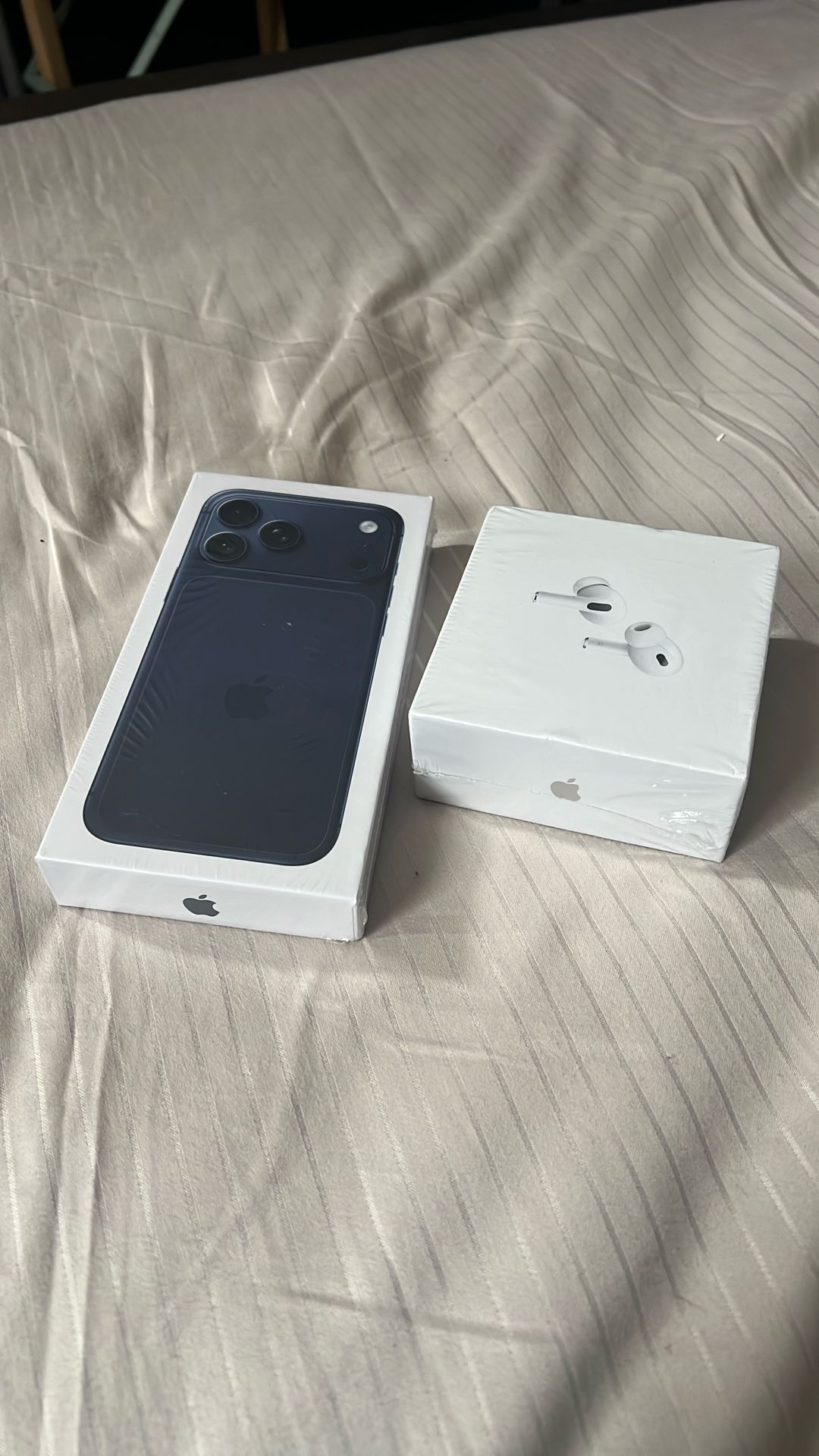 iPhone 17 Max Pro With Air Pods New