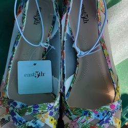 New Women Shoes. Size 9