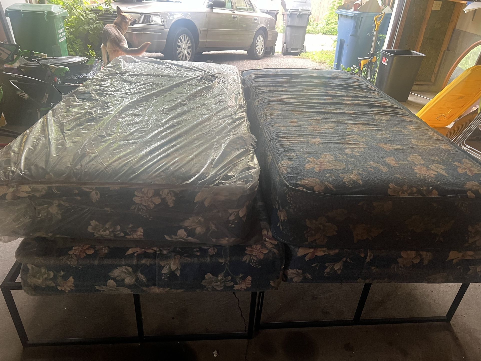 2 Twin Beds With Frames