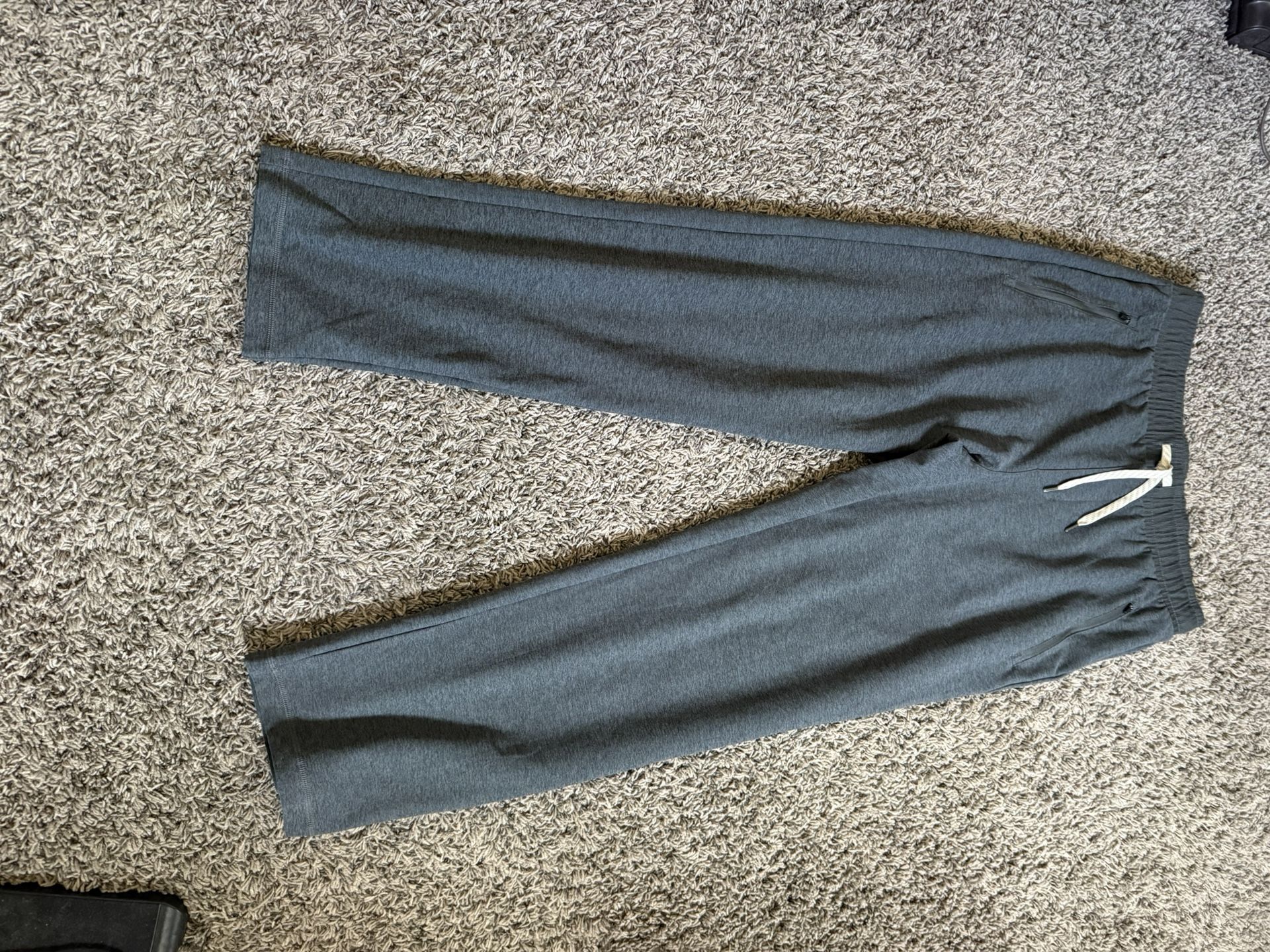 New Men’s Large Vuori Channel Joggers Brand New