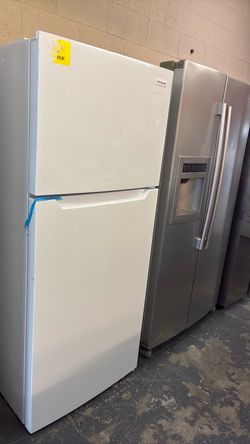 Like new Frigidaire refrigerator