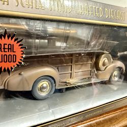 Motor City Classics 1939 Chevy Woody Wagon Surf 1:18 Diecast