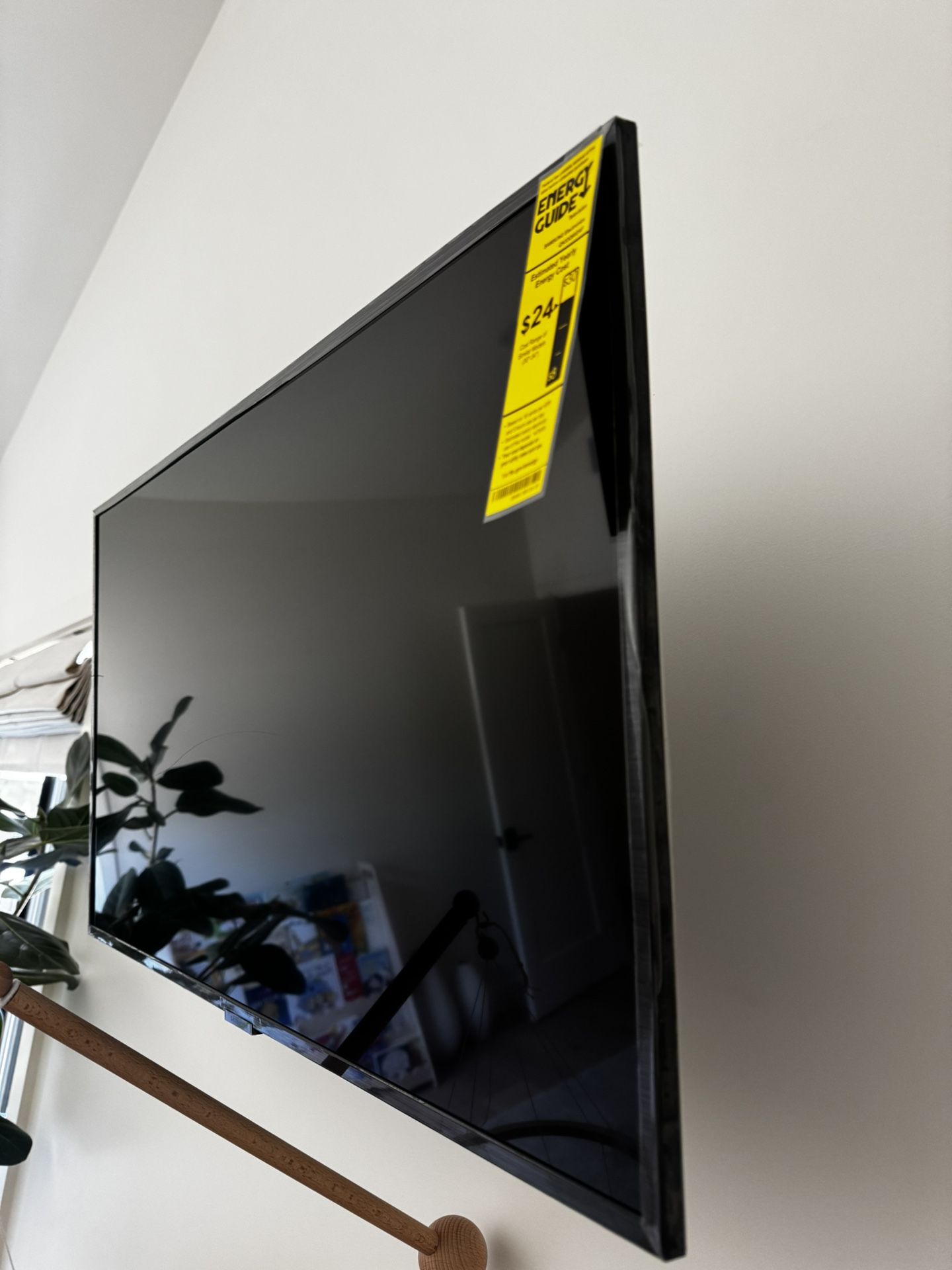 32” Samsung TV & Wall Mount