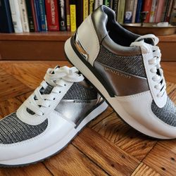 New Michael Kors Size 6 1/2 Ladies Shoes