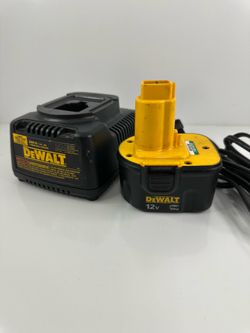DeWALT DW9116 Charger with DC9071 12V Battery Pack Tested Working OEM Combo