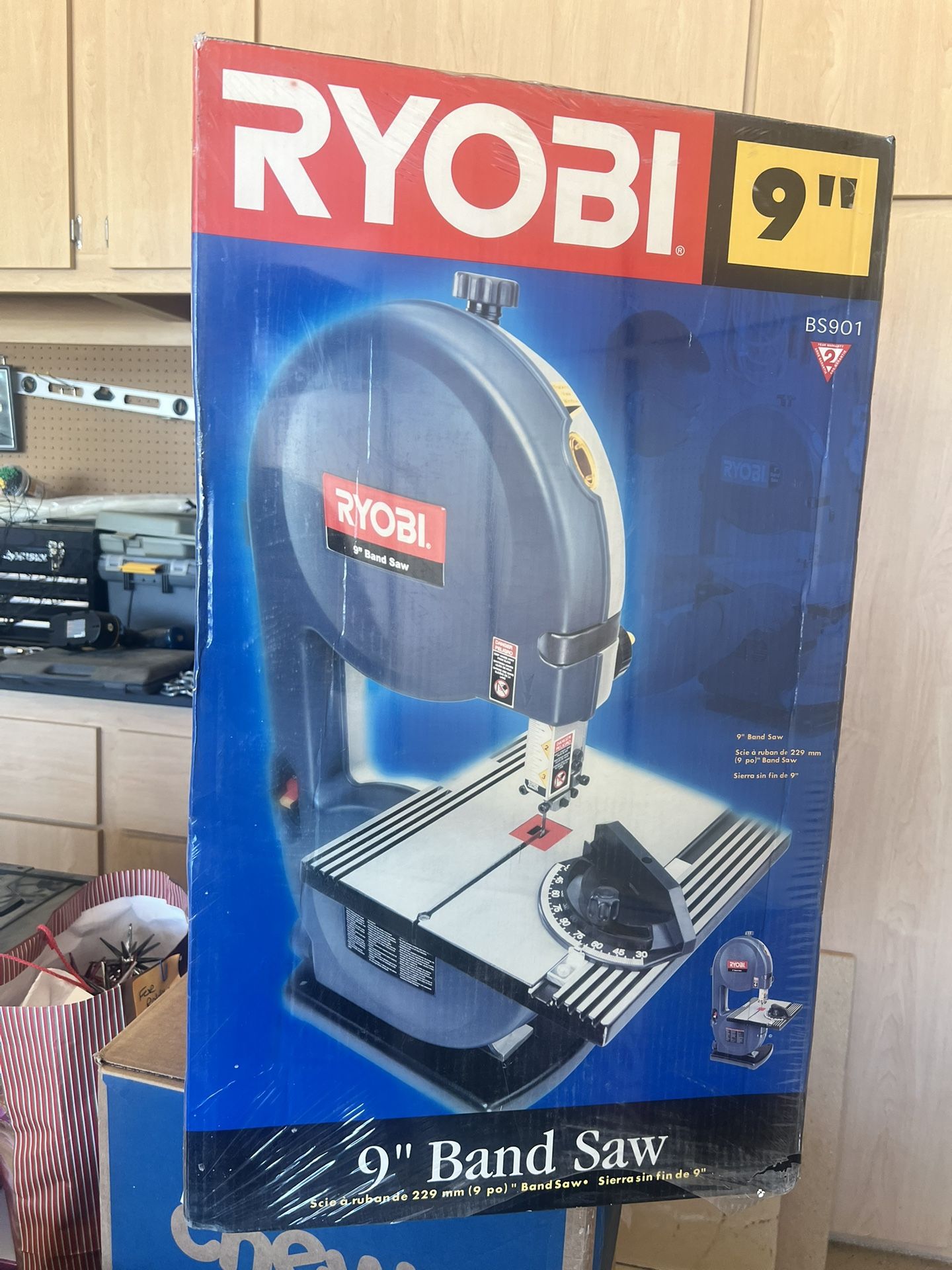 BRAND NEW IN BOX 9” Band Saw