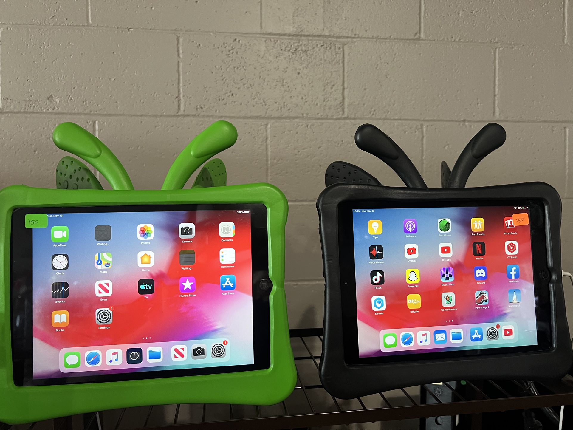 iPads  Air. W Color Case N Charger 