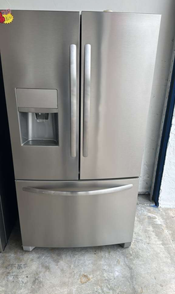 Stainless French Door Fridge – Water & Ice, 36in (Brand not shown)