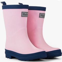 Excellent condition! Size 13 Hatley Soft Pink With Navy Girl’s Classic Rain Boots