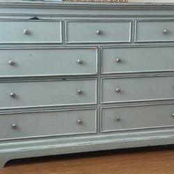 Dresser