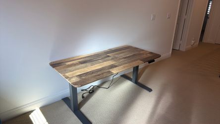 Nearly Brand New Vari Classic Electric Standing Desk