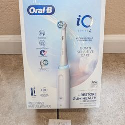 Oral-B iO Series 4 Electric Toothbrush with 1 Brush Head, Rechargeable, White, Carrying Case