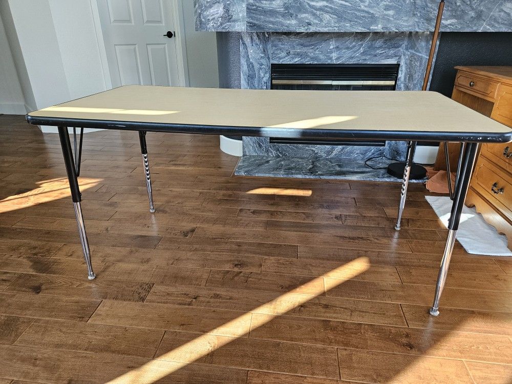 Lakeshore Table