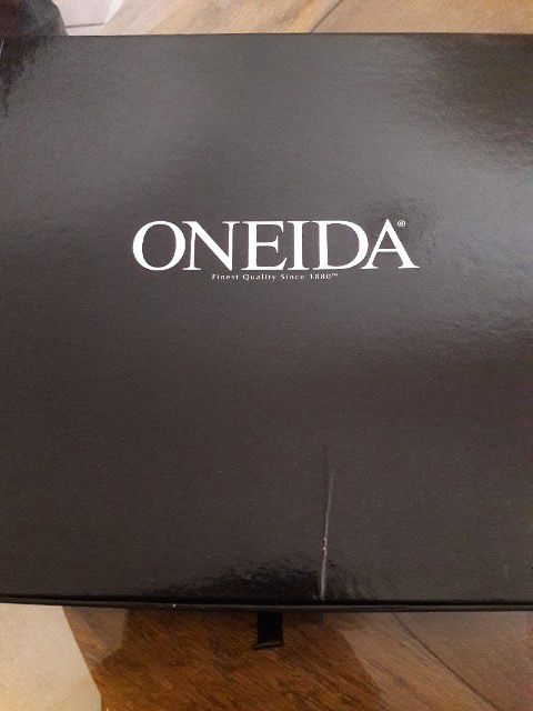 Oneida A3 serrated steak knives for Sale in San Diego, CA - OfferUp