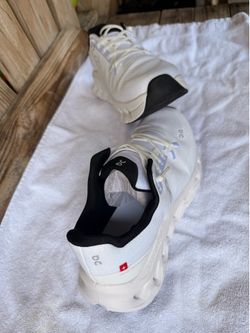 Qc running shoes