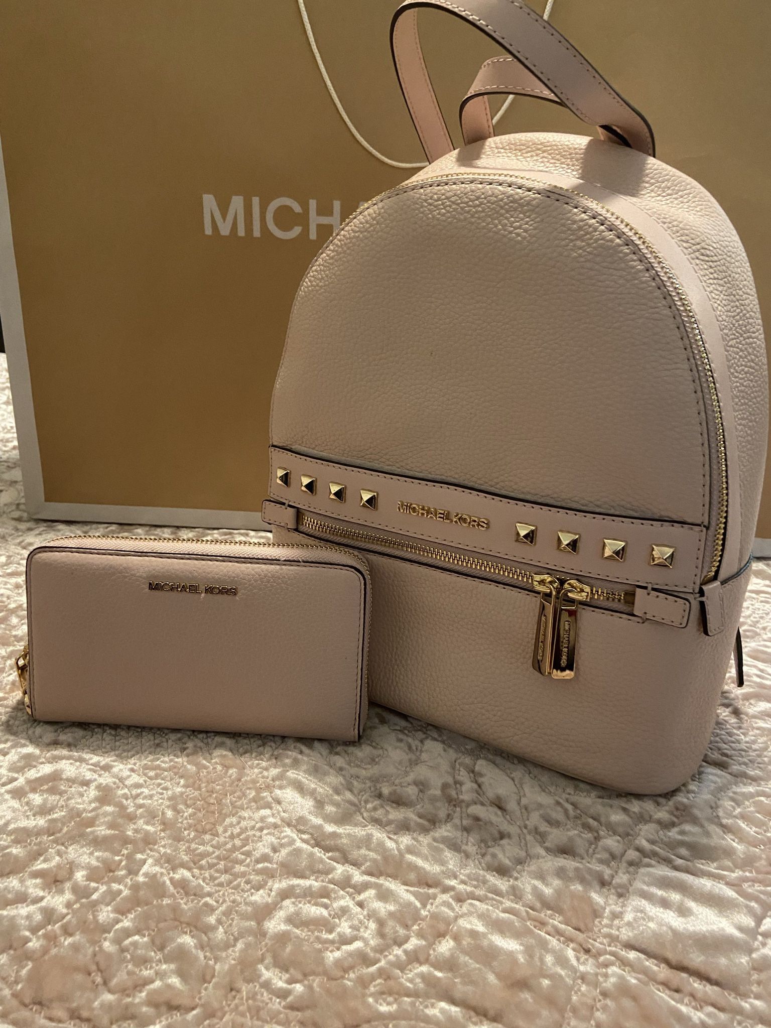 New!!!! Michael Kors Backpack And Wallet