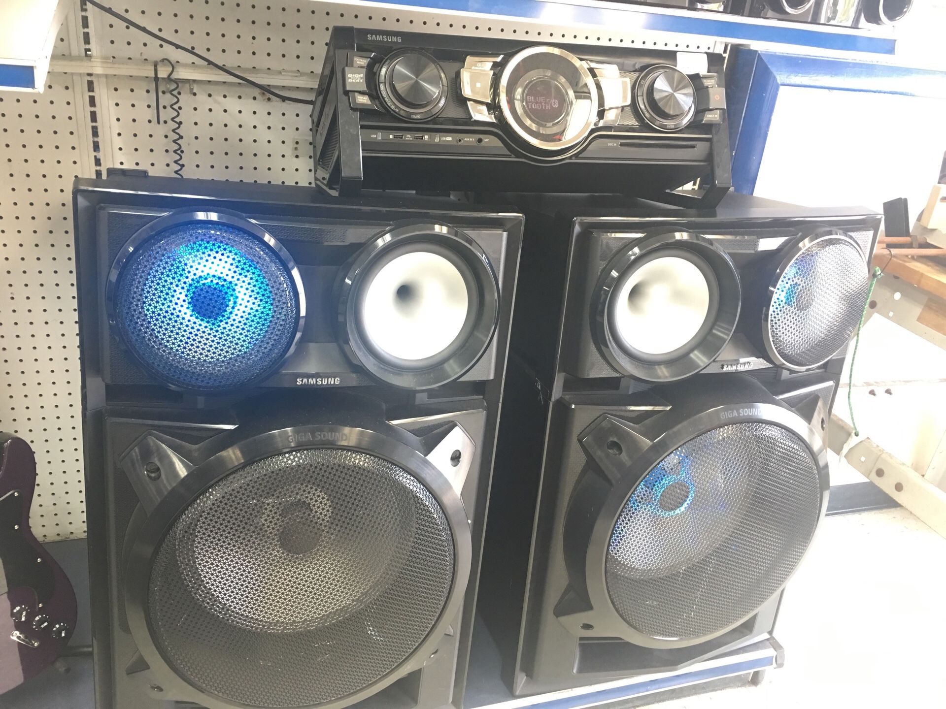 Samsung MXFS9000 2560Watt HiFi Giga Beat Sound System Bluetooth MP3
