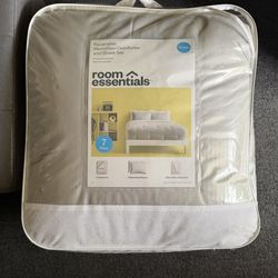 NEW NEVER OPENED BED SET