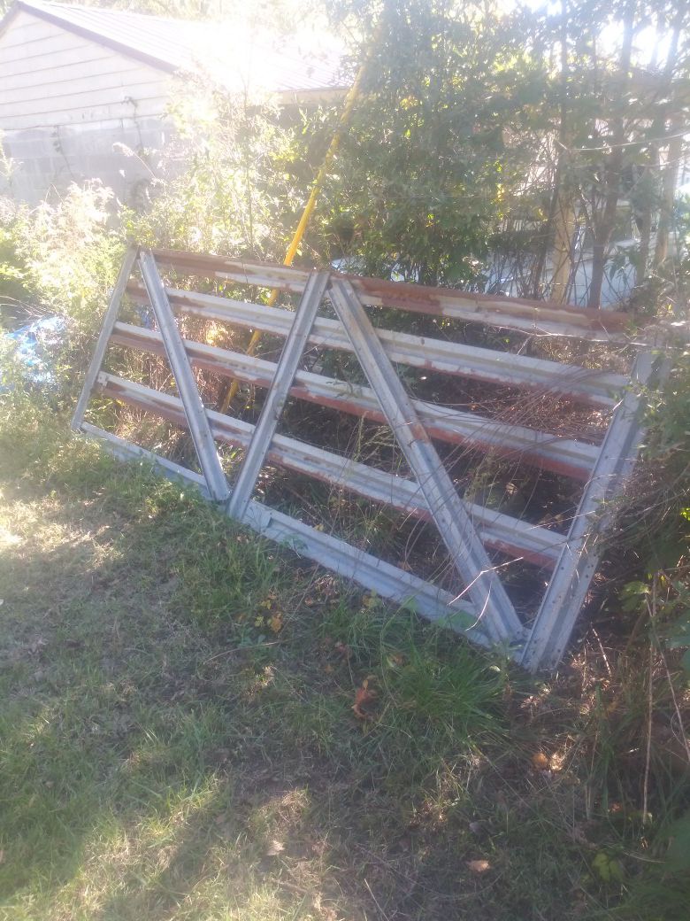 Metal farming gate