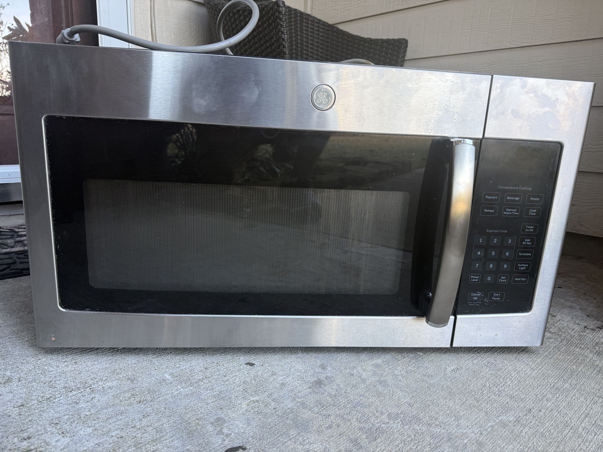 GE STAINLESS STEEL MICROWAVE