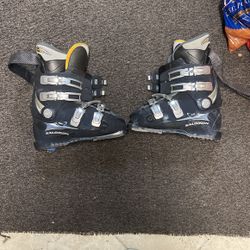 Salomon Size US9 Ski Boots